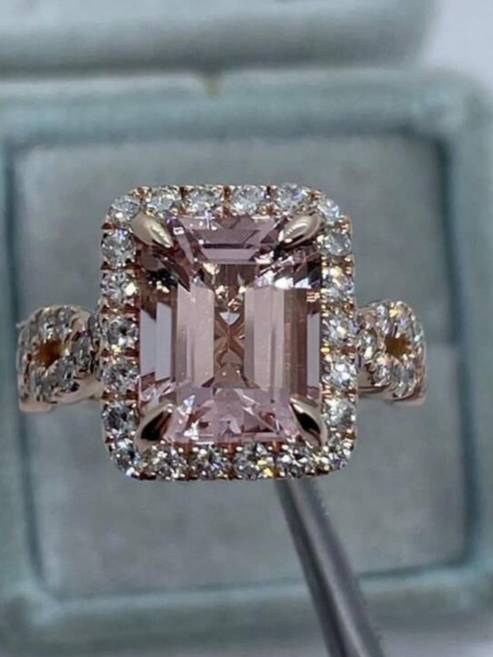 Rose gold ring